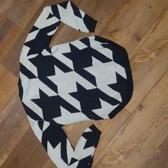 Sweater - Picture 7 of 7